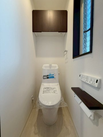 御園１丁目のトイレ|トイレが２か所あるので混みやすい朝の時間帯も嬉しいですね！壁リモコンで両サイドがスッキリ。多彩な機能付で清潔なトイレ空間に♪