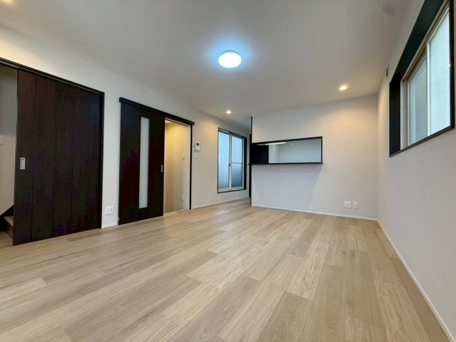 御園１丁目の居間・リビング|２階リビングで通行人からの視線が気になりにくく、プライバシーを確保できますね！