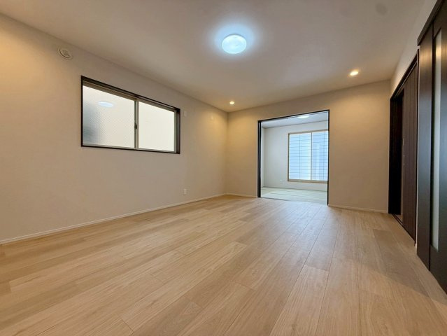 御園１丁目の居間・リビング|２階リビングで通行人からの視線が気になりにくく、プライバシーを確保できますね！