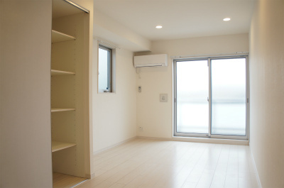 リブリ・ラルジュのその他