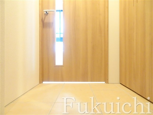 リビオメゾン都立大学の玄関