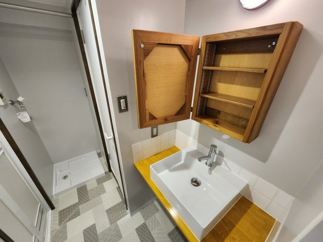 第2マンションみやさとの独立洗面台|2026年完成予定。現在未完成の為、空き室103号室と同じリフォーム内容となる為ご内覧は103号室での内覧案内を行います。