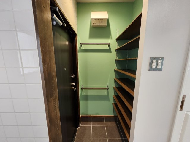 第2マンションみやさとの玄関|2026年完成予定。現在未完成の為、空き室103号室と同じリフォーム内容となる為ご内覧は103号室での内覧案内を行います。