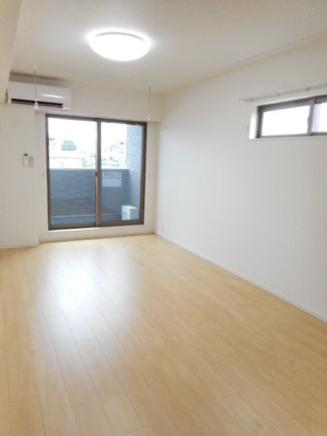 コンフォート．Ｔの内装|明るい室内です