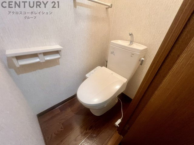温水洗浄便座付きのトイレです！