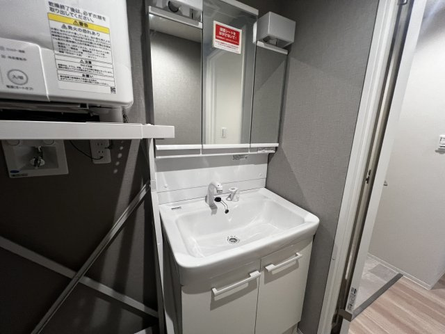 洗面所には衣類乾燥機付き！