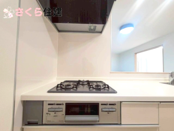 ハートフルタウン上戸祭町2期　Ａ号棟のキッチン|３口コンロ