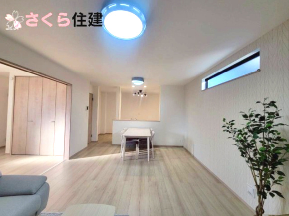 ハートフルタウン上戸祭町2期　Ａ号棟の居間・リビング|隣りの洋室とあわせると21帖の広々空間◎