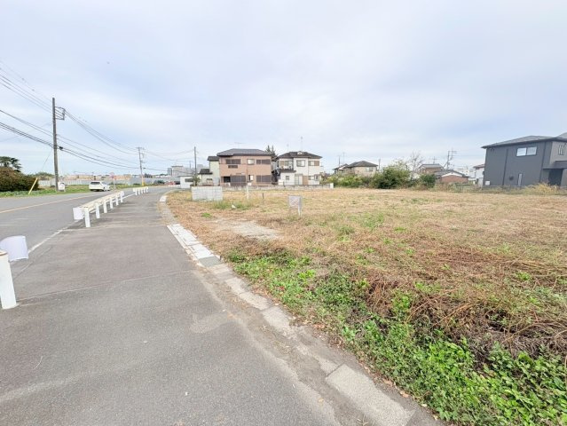川越市石田本郷　建築条件なし売地　東武東上線『川越駅』6.0km　【芳野小学区】の前面道路含む現地写真