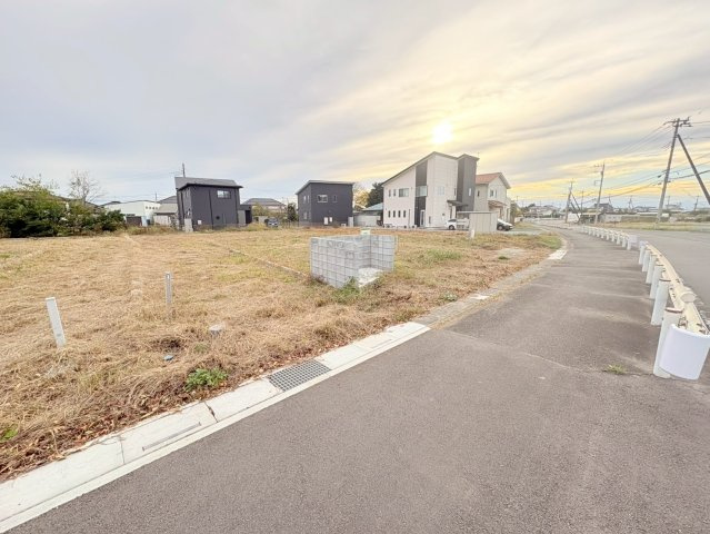 川越市石田本郷　建築条件なし売地　東武東上線『川越駅』6.0km　【芳野小学区】の前面道路含む現地写真