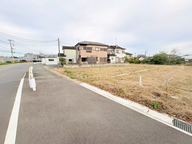 川越市石田本郷　建築条件なし売地　東武東上線『川越駅』6.0km　【芳野小学区】の前面道路含む現地写真