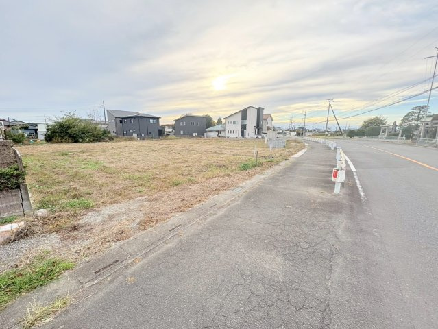 川越市石田本郷　建築条件なし売地　東武東上線『川越駅』6.0km　【芳野小学区】の前面道路含む現地写真