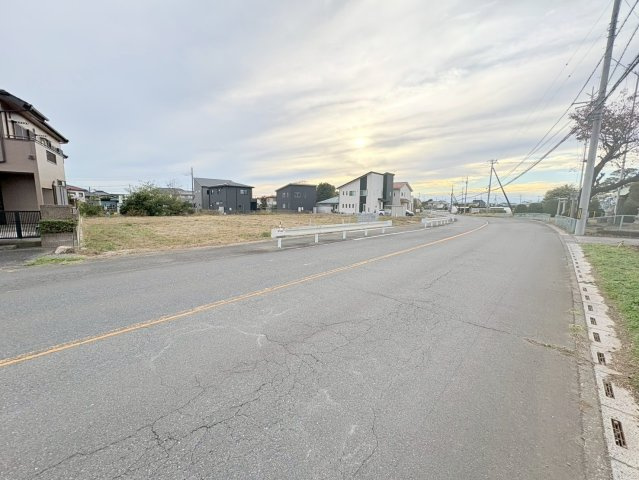 川越市石田本郷　建築条件なし売地　東武東上線『川越駅』6.0km　【芳野小学区】の前面道路含む現地写真