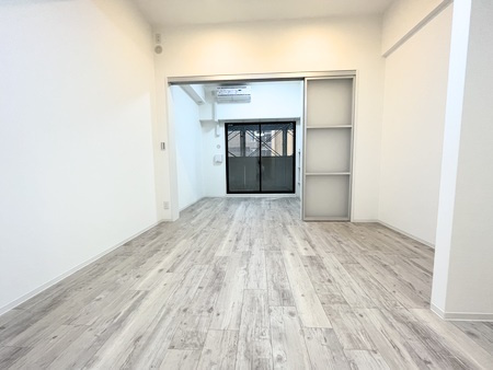 【寝室】 | Excellent Kishibe | 明るく開放感のある居室で、自分だけのくつろぎ空間を。