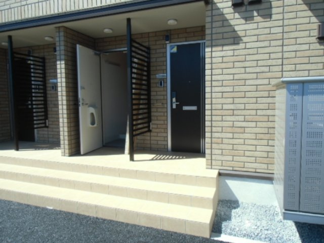 ソレイユ上諏訪のエントランス