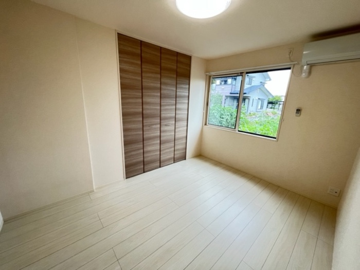 ソレイユ上諏訪の洋室