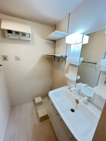 ソレイユ上諏訪の洗面所