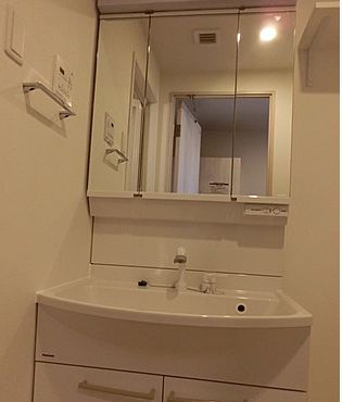 【独立洗面台】 | アートヴィラージュ亀戸 | 朝の身支度には欠かせない独立洗面化粧台