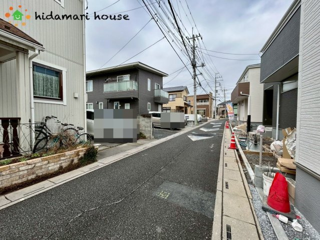 見沼区堀崎町　新築戸建　リーブルガーデン03の前面道路含む現地写真