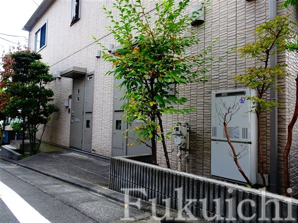 ジュネス目黒のエントランス