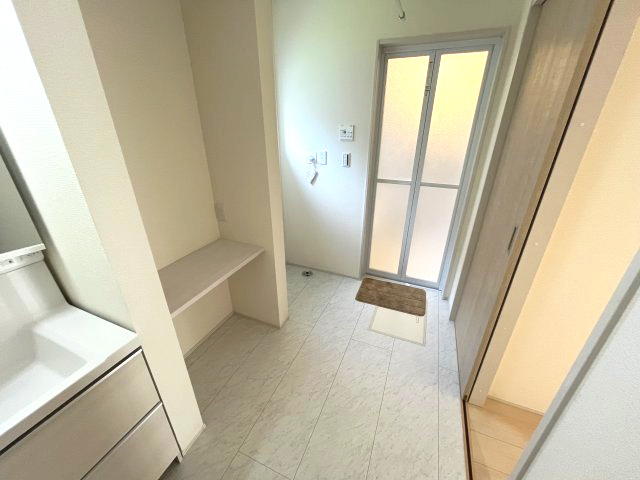 狭山市柏原の洗面所|広々なので朝の忙しい時間帯でも洗面所渋滞になることもありません！