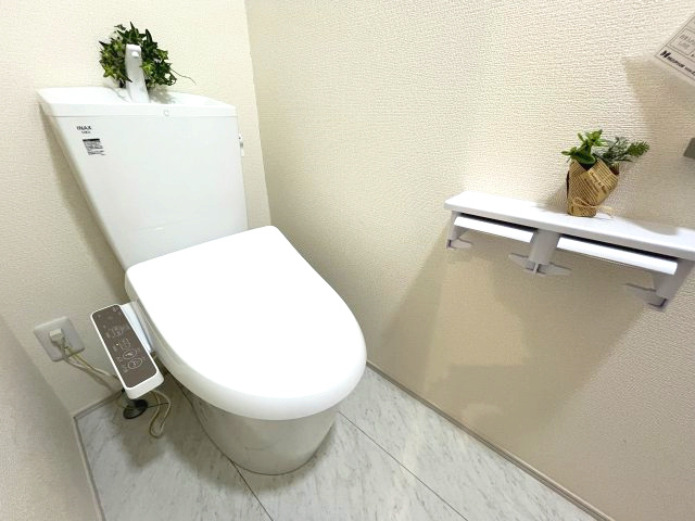 狭山市柏原のトイレ|落ち着いた色調のトイレです