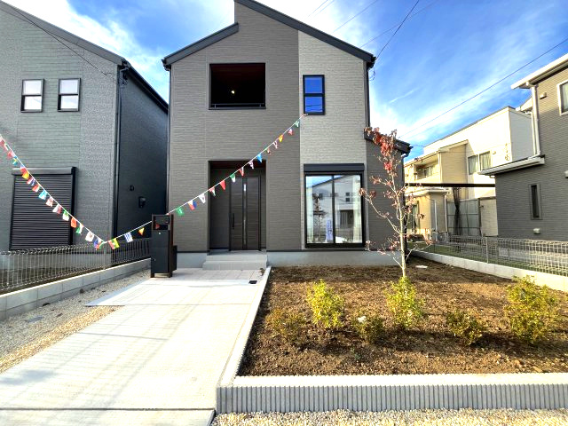 狭山市柏原の外観|植栽もあり外観だけでも高級感があります