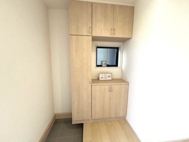 狭山市柏原の玄関|玄関収納も豊富です