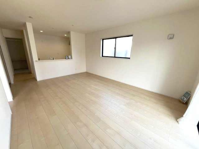 狭山市柏原の居間・リビング|リビングは広めの16帖！