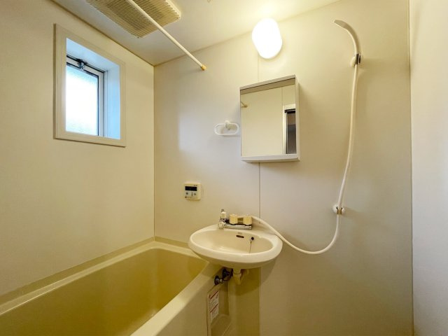 ヴィラ大菊の浴室|入居中のため、別のお部屋です