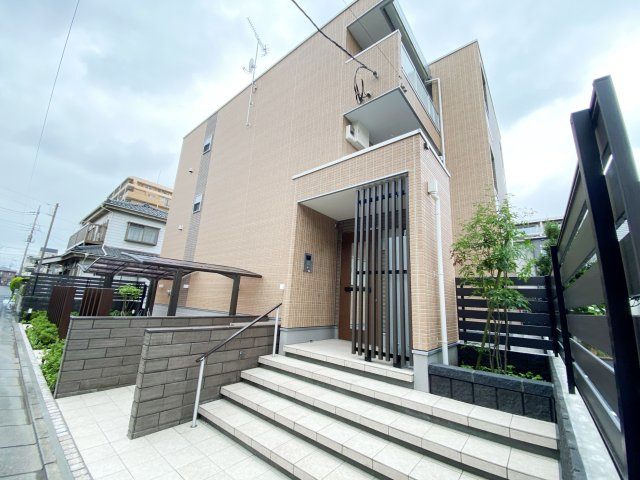 Alba中浦和のエントランス