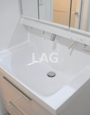 【独立洗面台】 | コンフォリア赤羽岩淵 | 洗面台です。