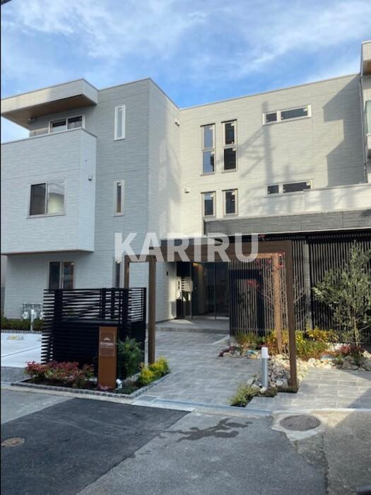 グラサ真田山のエントランス