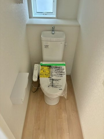 三潴町玉満　新築戸建のトイレ