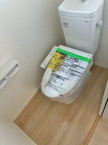 三潴町玉満　新築戸建のトイレ
