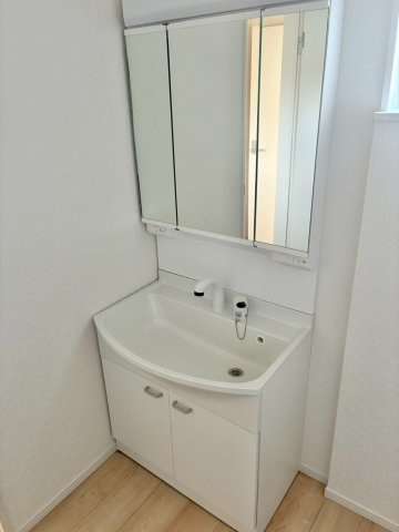 三潴町玉満　新築戸建の独立洗面台