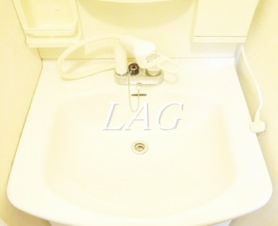 【洗面所】 | ラ・ファミーユ | 洗面台です。