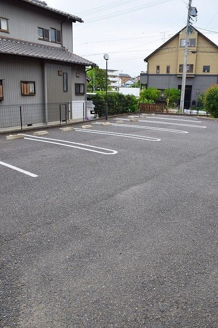 エバーグリーンＢの駐車場
