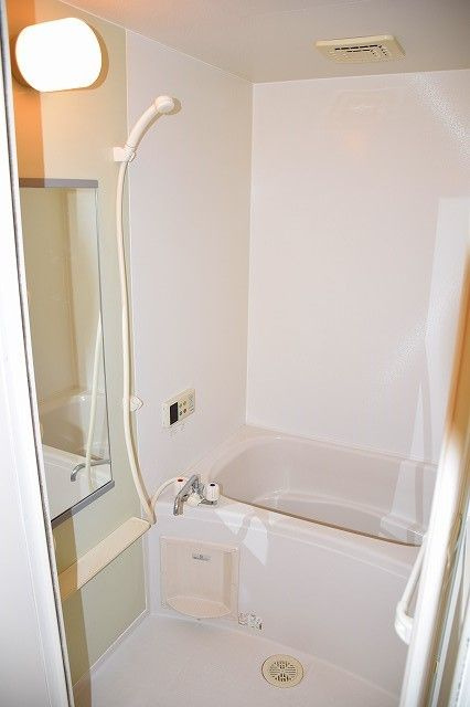 エバーグリーンＢの浴室