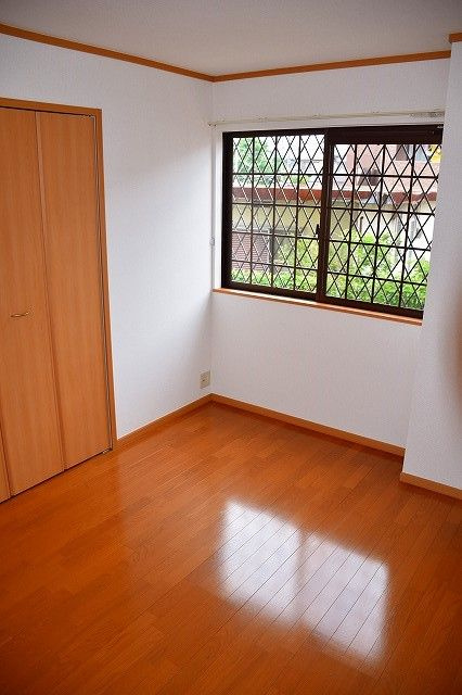 エバーグリーンＢの洋室