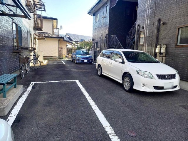 アメニティ津志田　Bの駐車場