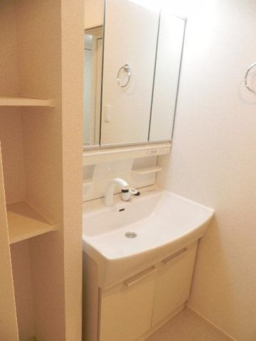 ブルックヒルズⅥの洗面所|広い洗面スペース