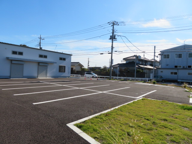 春日部市赤沼の店舗事務所の駐車場