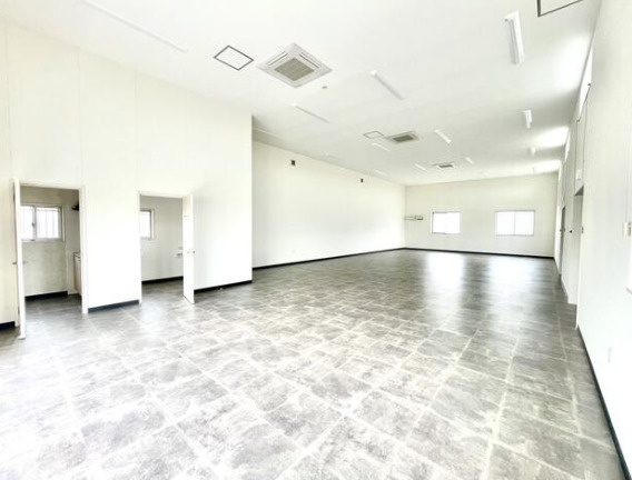 春日部市赤沼の店舗事務所の内装