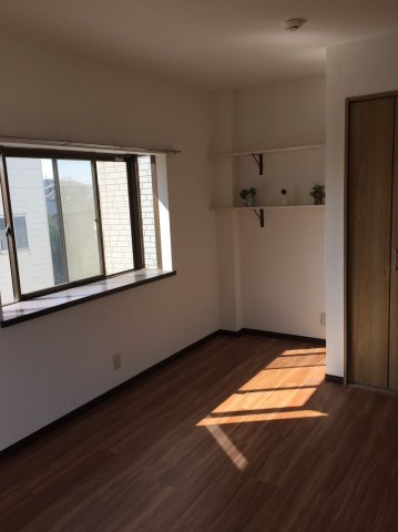 メゾン輝の居間・リビング