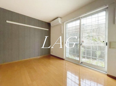 【居間・リビング】 | コンフォート・サイト | 洋室のお部屋です。