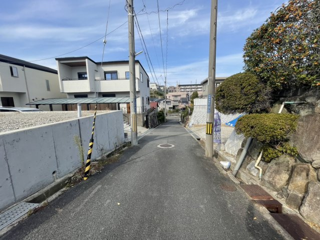 寝屋川市成田東町　土地（建築条件なし）の前面道路含む現地写真