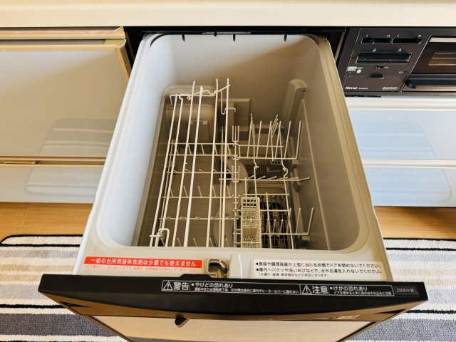 ベルコリーヌ南大沢第６号棟のキッチン|～食洗機付き　食事後の食器洗いはお任せ、家族でゆっくりとくつろげます～