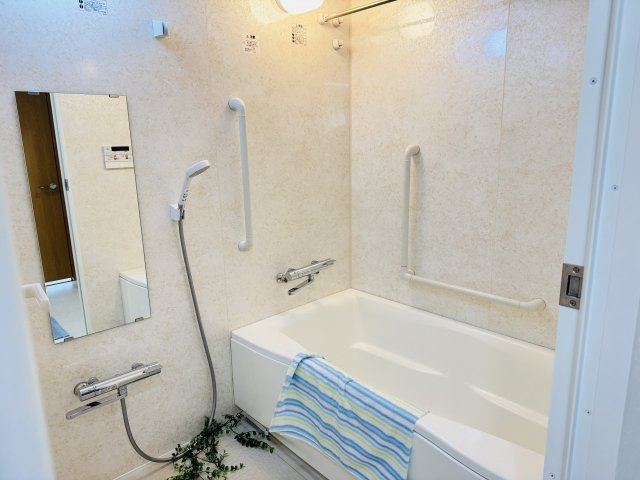 ベルコリーヌ南大沢第６号棟の浴室|～のびのびくつろげるバスルーム　１日の締めくくりに癒やしのバスタイムを～