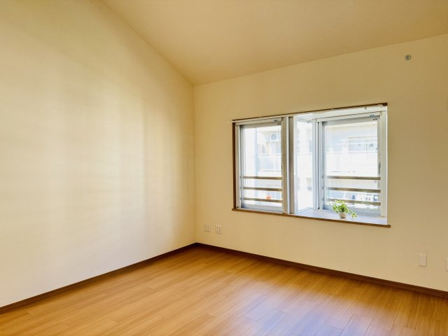 ベルコリーヌ南大沢第６号棟の子供部屋|～8.0帖の洋室です～